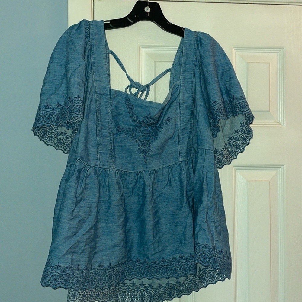 Old Navy denim like blouse .  Size 2X brand new with tags.